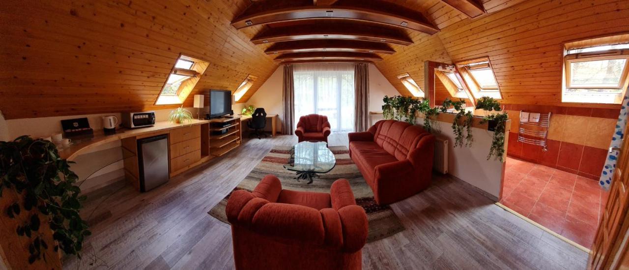 Platan Panzio Hotel Добогокьо Екстериор снимка