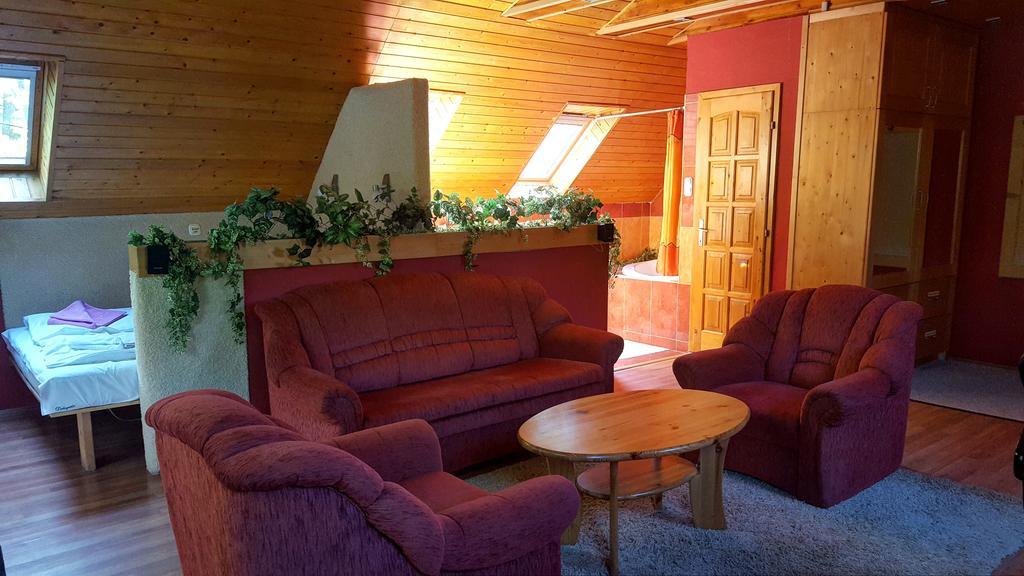Platan Panzio Hotel Добогокьо Екстериор снимка